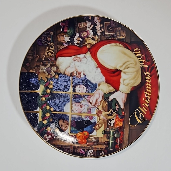 Avon Fine Collectables Other - Avon Fine Collectables Santa's Loving Touch VTG 1996 Porcelain Christmas Plate